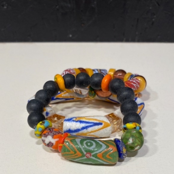 “GORGEOUS” Handcrafted Handpainted Stones Colorful Beaded Necklace & Earring Set - Picture 10 of 13